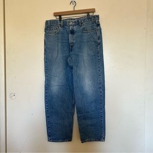 Levi’s straight leg, relaxed fit. Medium wash, zipper closure. Size 38x30